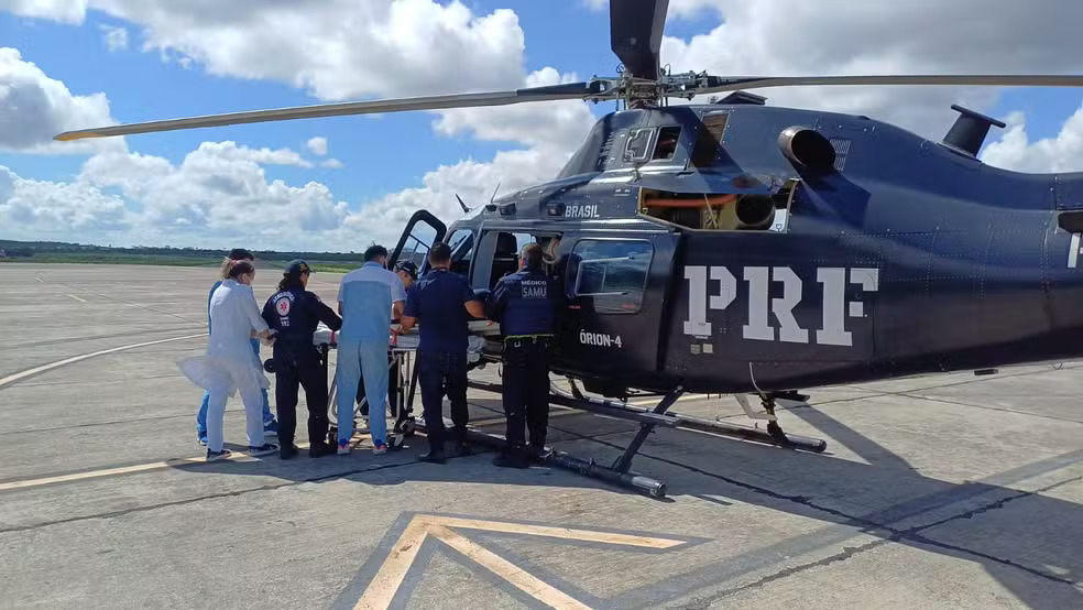 Agreste: PRF resgatada homem após ataque de cobra 1 Homem é socorrido de helicóptero após ser atacado por cobra - Foto: Reprodução/PRF