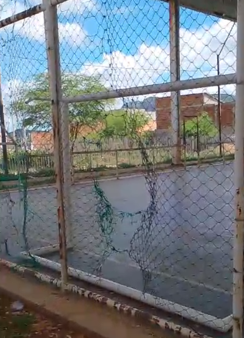 Moradora denuncia abandono do CEU das Artes em Serra Talhada