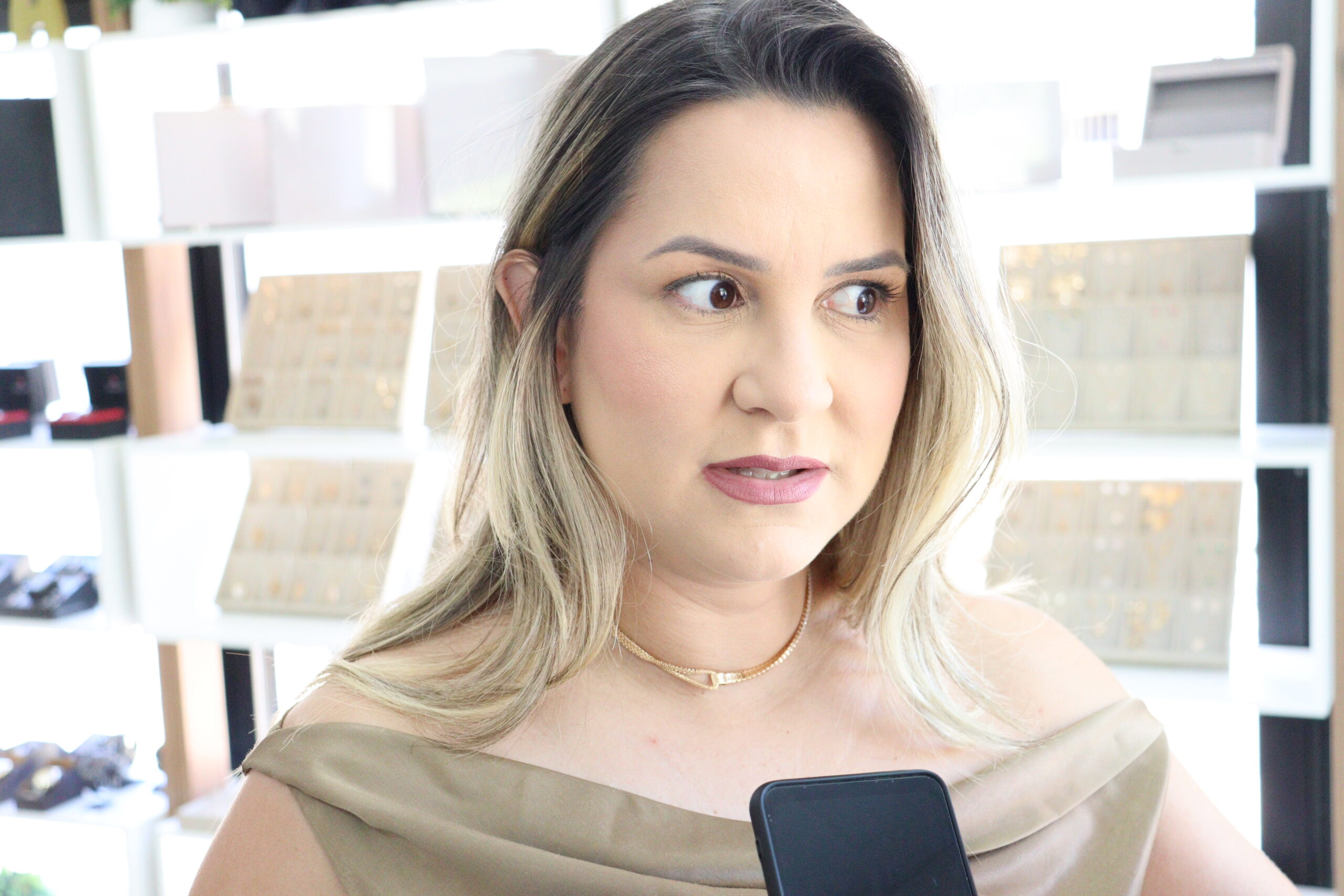 Lindíssima Semijoias lança coleção em parceria com o Amparo Amigo