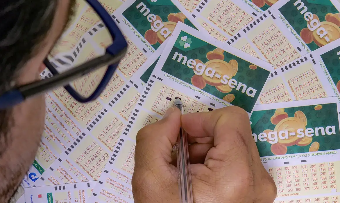 Mega-Sena sorteia neste sábado prêmio acumulado em R$ 11 milhões 1 Mega-Sena sorteia neste sábado prêmio acumulado em R$ 11 milhões