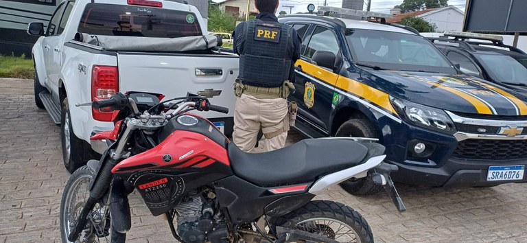 Moto adulterada em ST e pássaros em Petrolândia deram trabalho a PRF