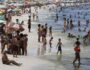 Oficial da PM se joga no mar e salva casal que se afogava 1 Foto: Fernando Frazão/Agência Brasil