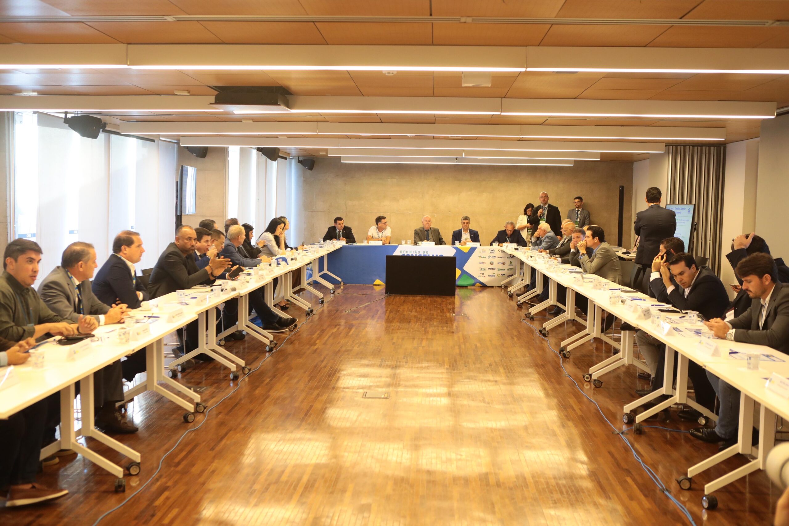 Presidente da Amupe participa de reunião da CNM