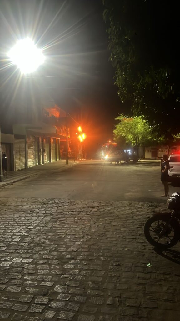 Incêndio e estrondo em poste assustam moradores em ST