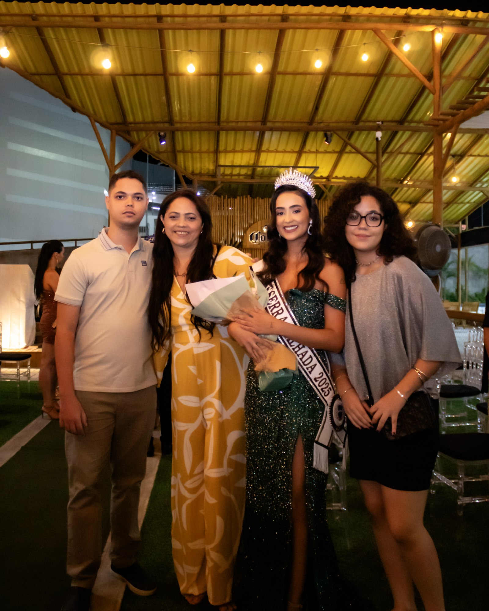 Livia Terto recebe coroa e faixa de Miss Serra Talhada 2025