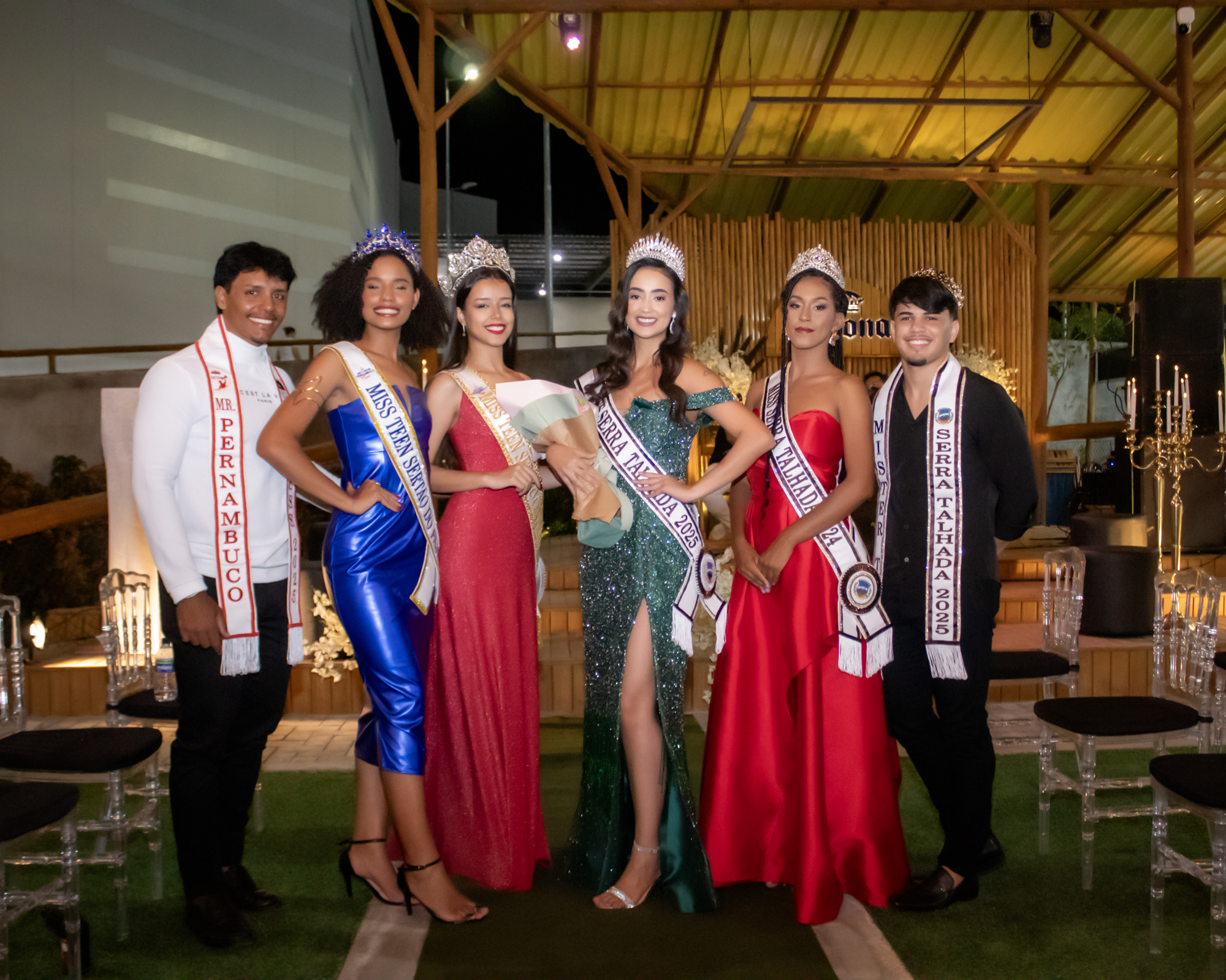 Livia Terto recebe coroa e faixa de Miss Serra Talhada 2025
