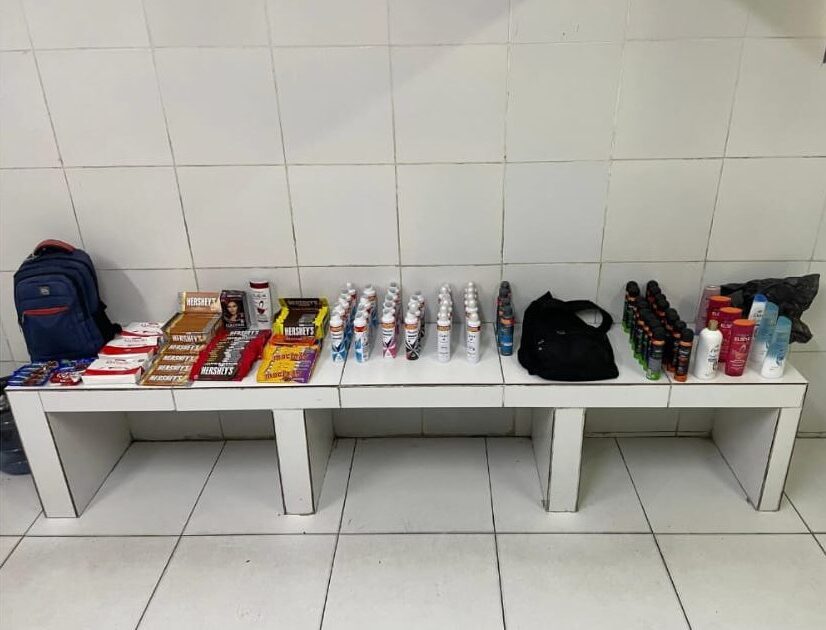 Trio é preso após roubo a loja na Zona Norte do Recife 1 Trio é preso após roubo a loja na Zona Norte do Recife - Foto: Divulgação/PMPE