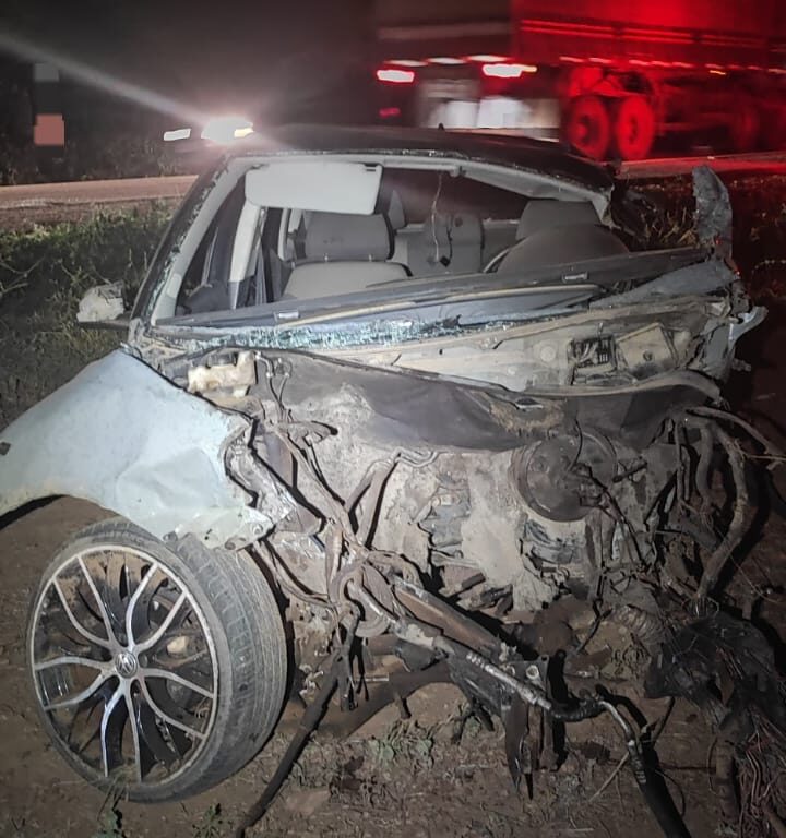 Acidente com três veículos deixa dois feridos na BR-428 1 Acidente com três veículos deixa dois feridos na BR-428 - Fotos: Divulgação/PRF