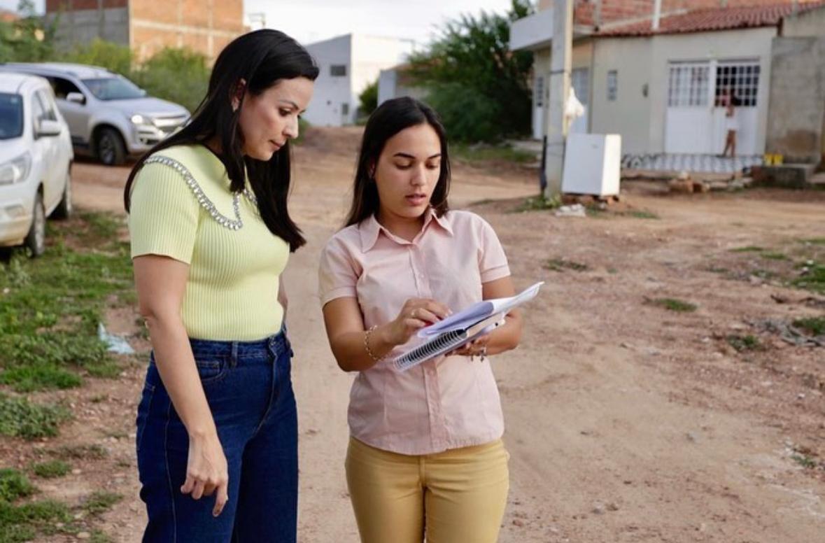 Gabriella Pereira, a jovem secretária que comanda as obras de ST 1 Foto: Reprodução