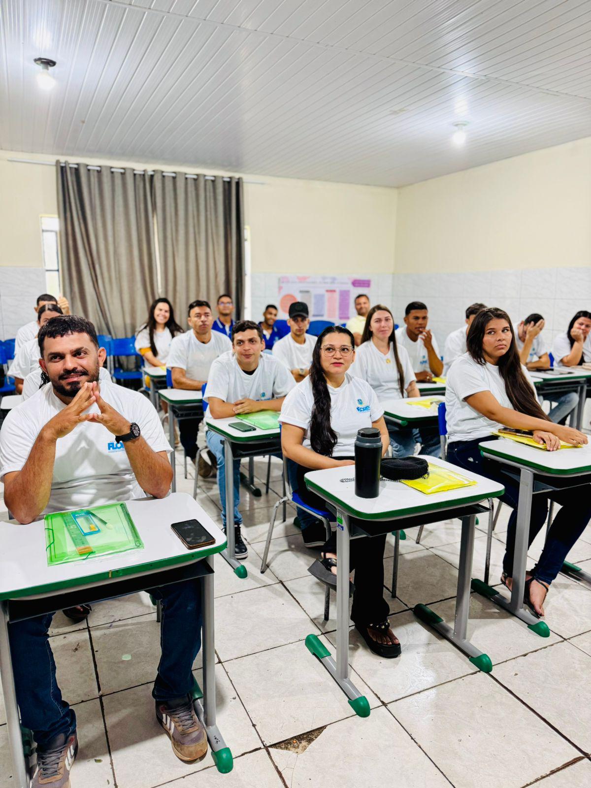 Flores capacita jovens para Atualização Imobiliária