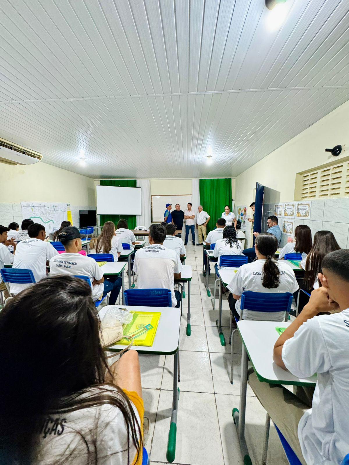 Flores capacita jovens para Atualização Imobiliária