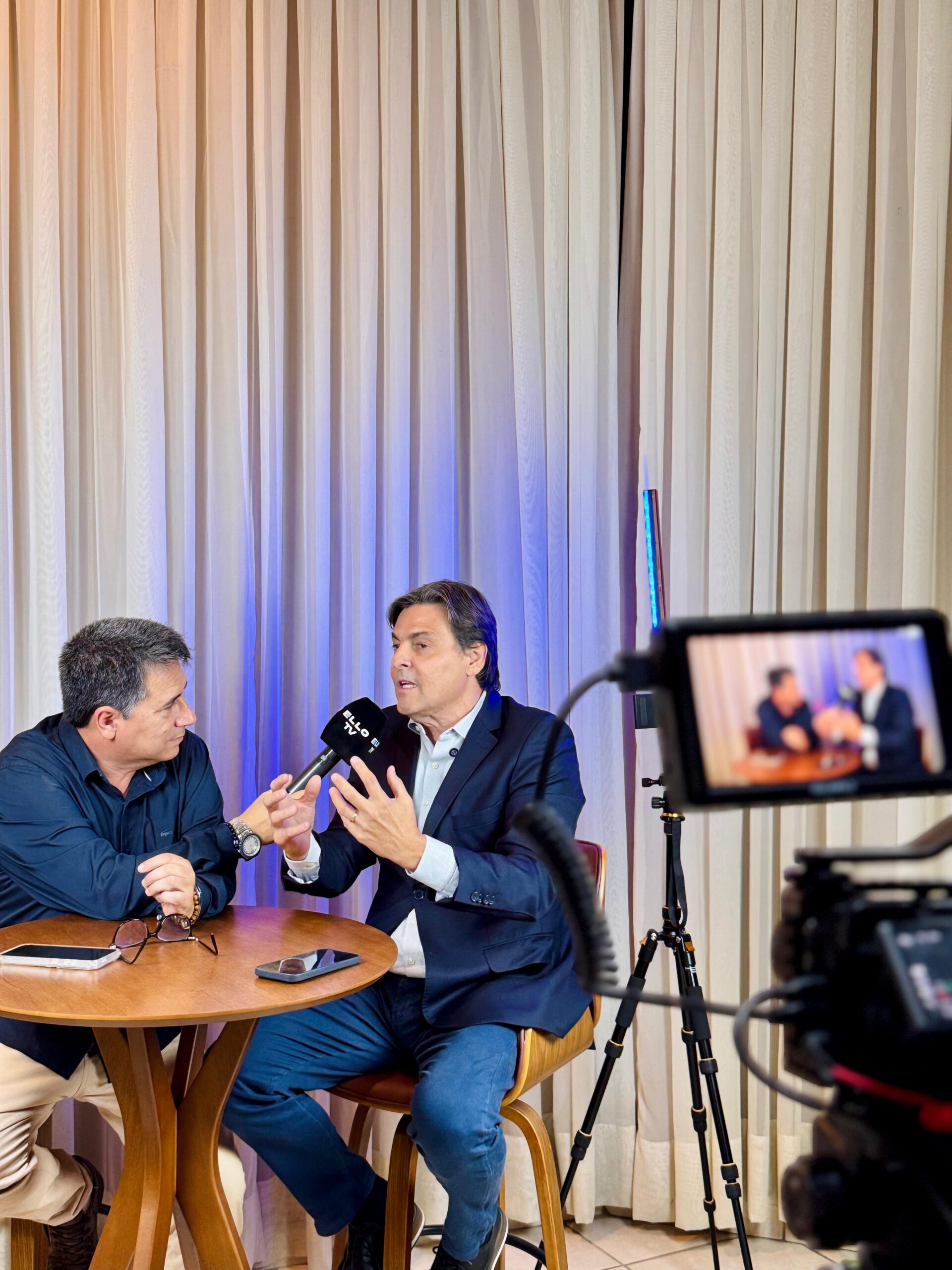 Marconi Santana prestigia 1º aniversário da Ello TV