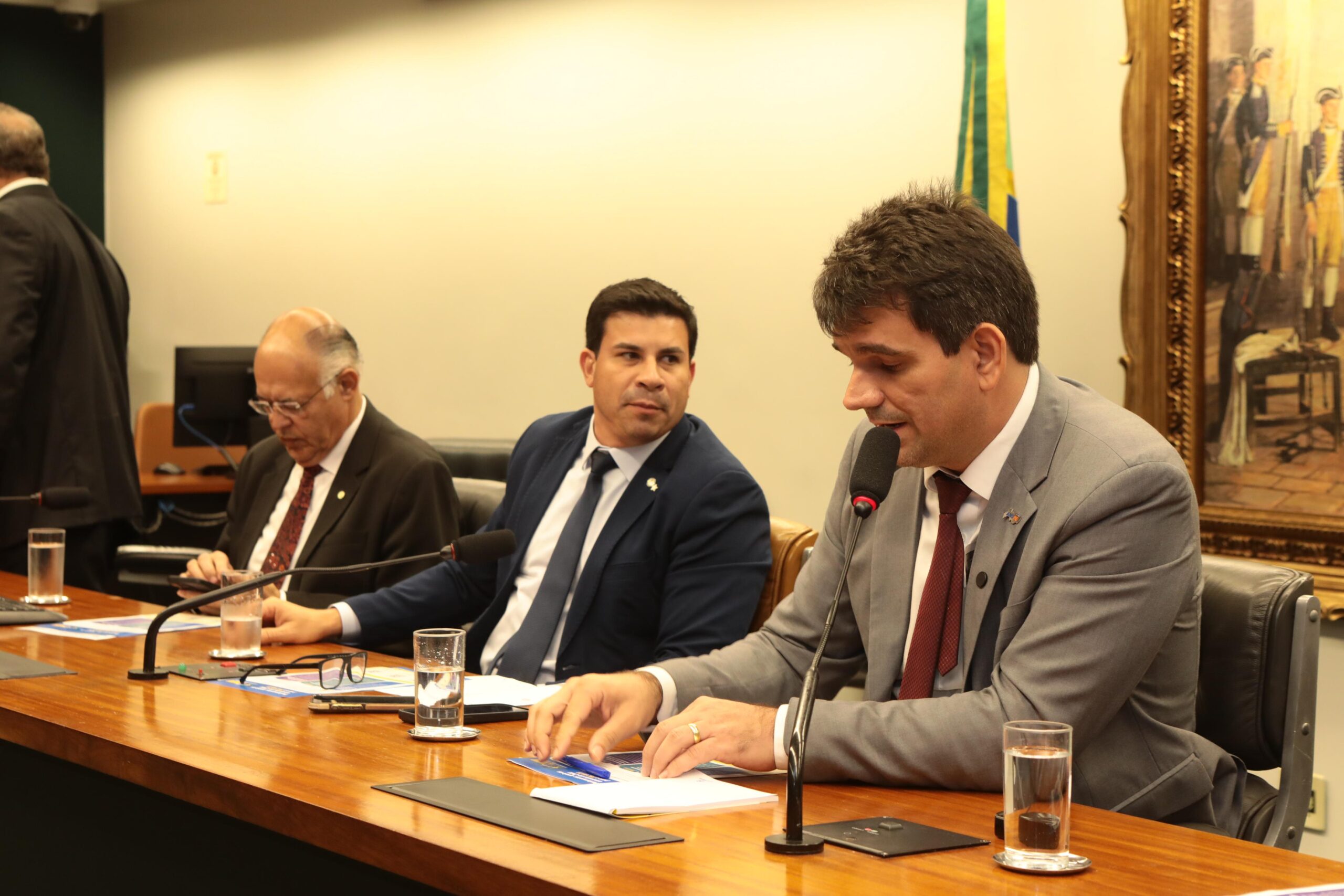 Amupe reúne prefeitos com bancada federal e cobra avanço