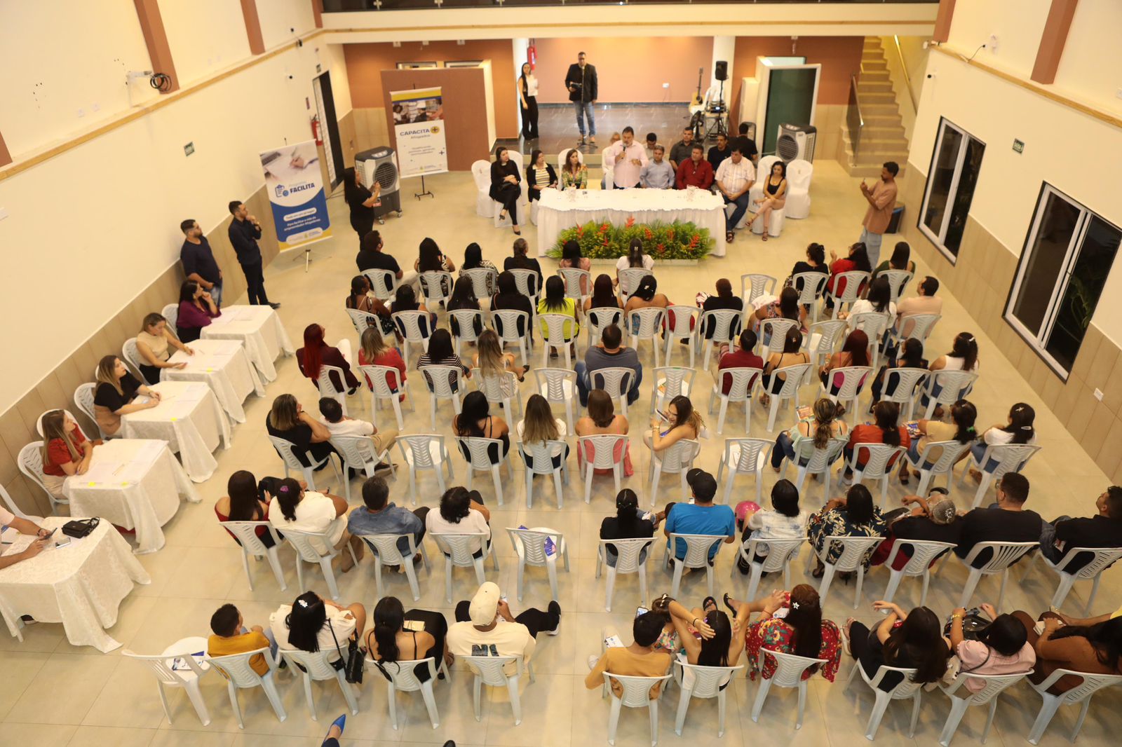 Prefeitura entrega certificados de qualificação profissional