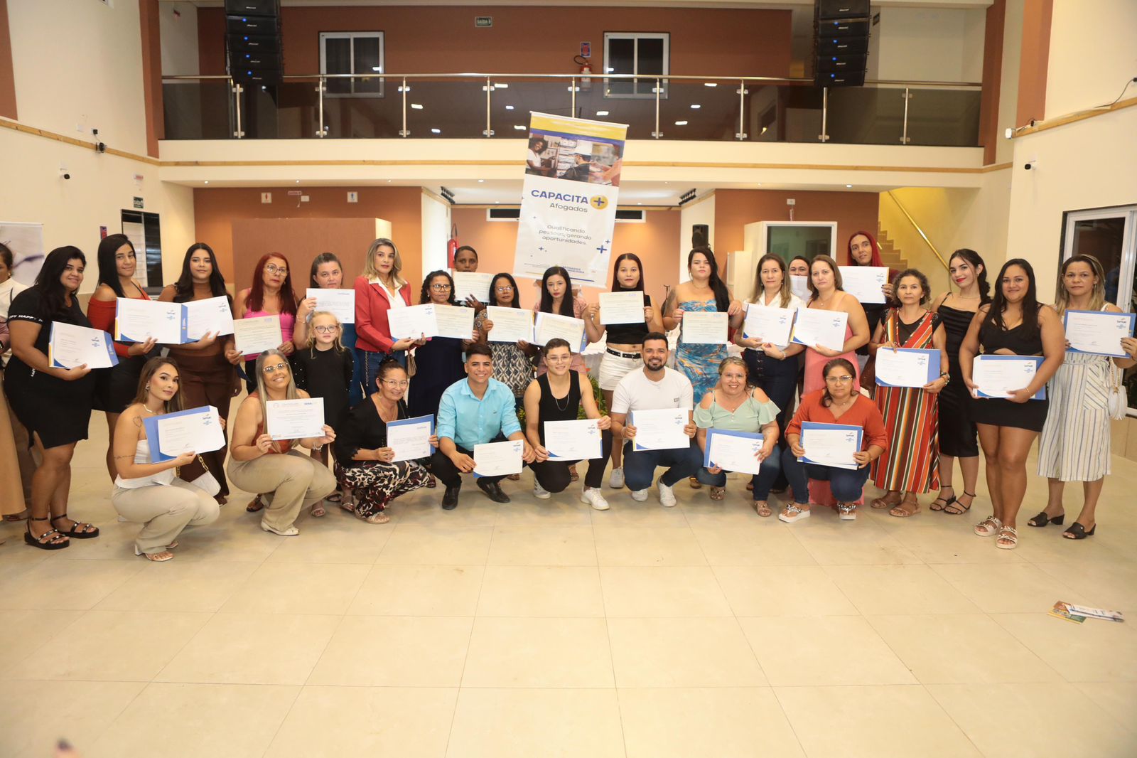 Prefeitura entrega certificados de qualificação profissional