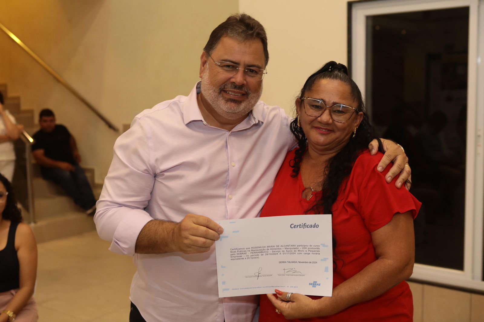Prefeitura entrega certificados de qualificação profissional