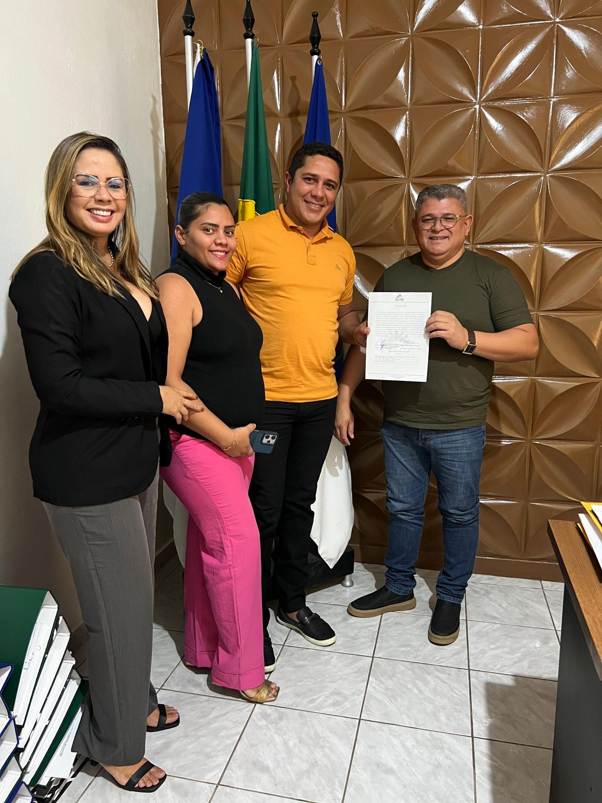 Joelson empossa novos servidores em Calumbi