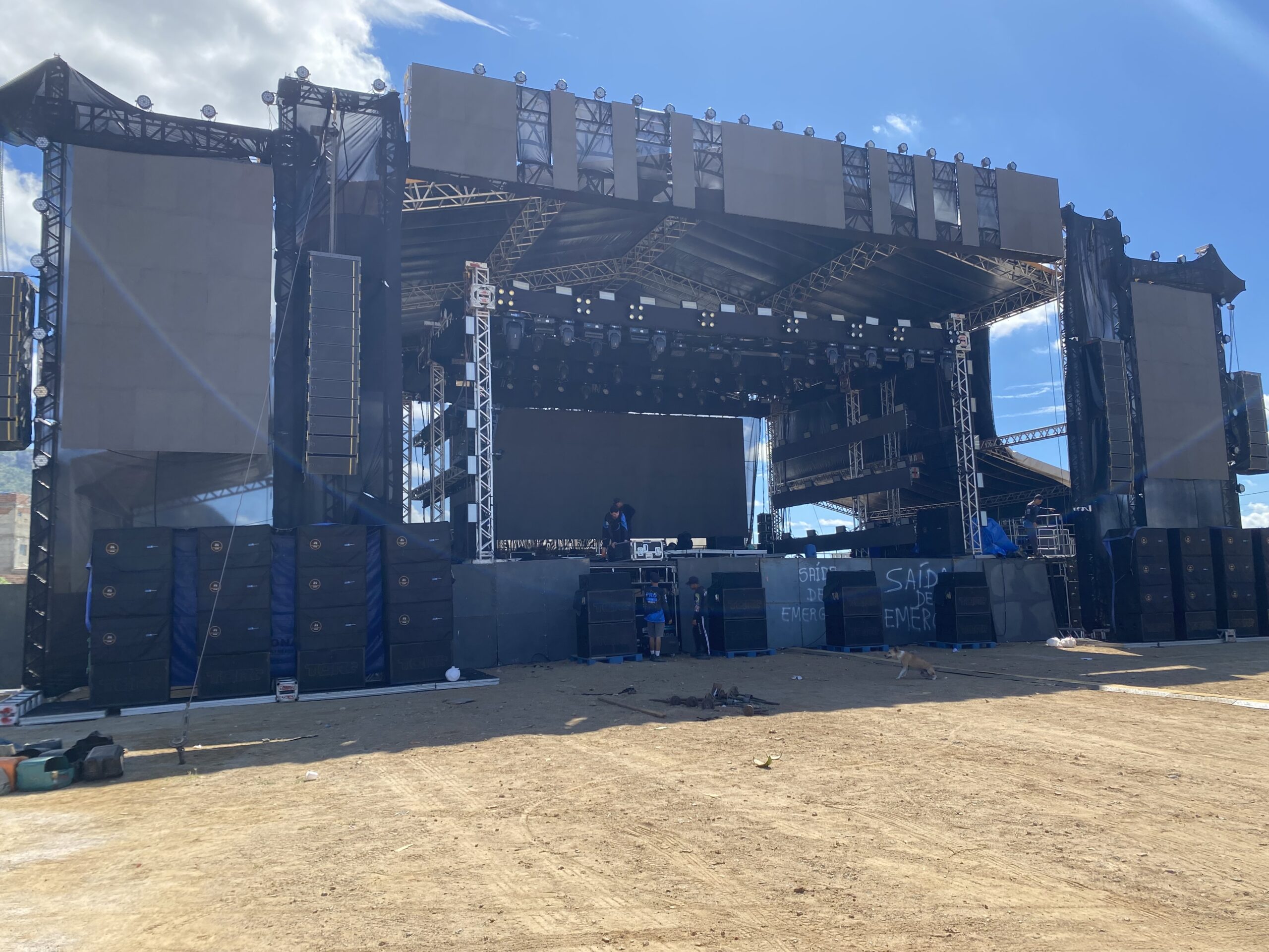 Festa com mega estrutura embala alegria dos serra-talhadenses nesta 2ª