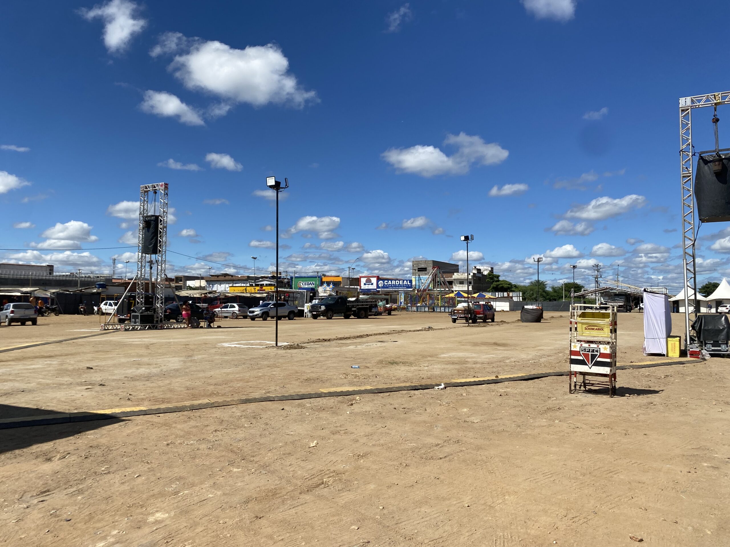 Festa com mega estrutura embala alegria dos serra-talhadenses nesta 2ª