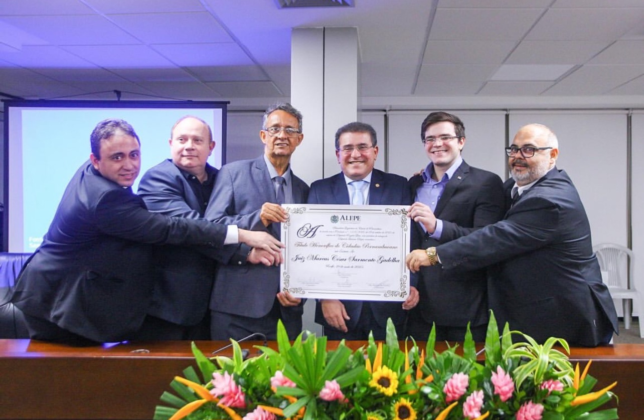 Juiz Marcus Gadelha, de Serra Talhada, foi homenageado na Alepe