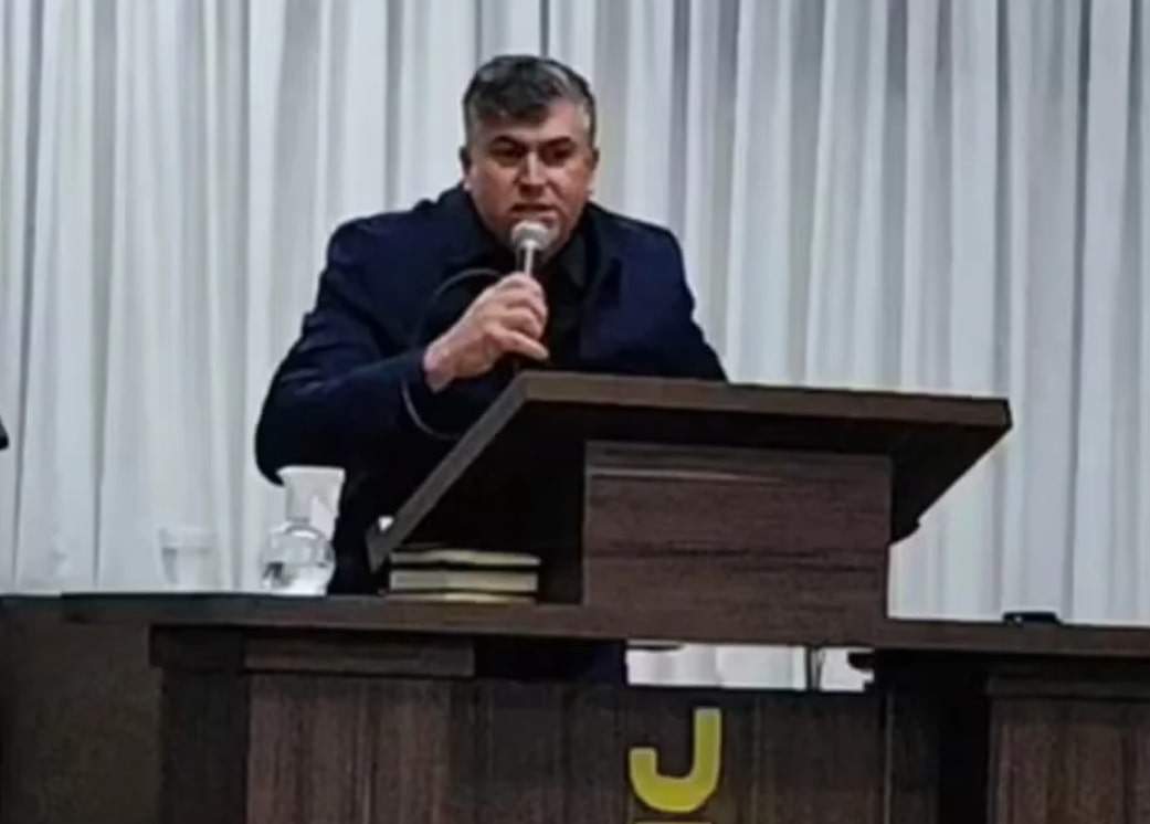 Pastor morre durante culto transmitido ao vivo por igreja 1 Pastor morre durante culto transmitido ao vivo por igreja - Imagem: Reprodução/Redes Sociais