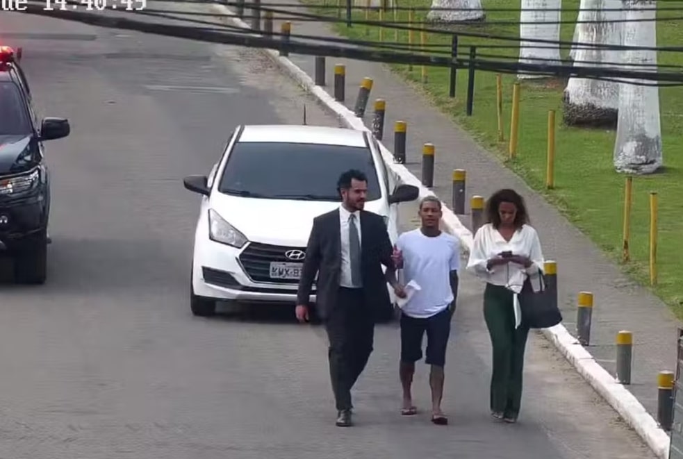 MC Poze é solto após 5 dias preso; espera teve multidão, confusão e spray de pimenta 1 MC Poze é solto após 5 dias preso; espera teve multidão, confusão e spray de pimenta - Foto: Divulgação