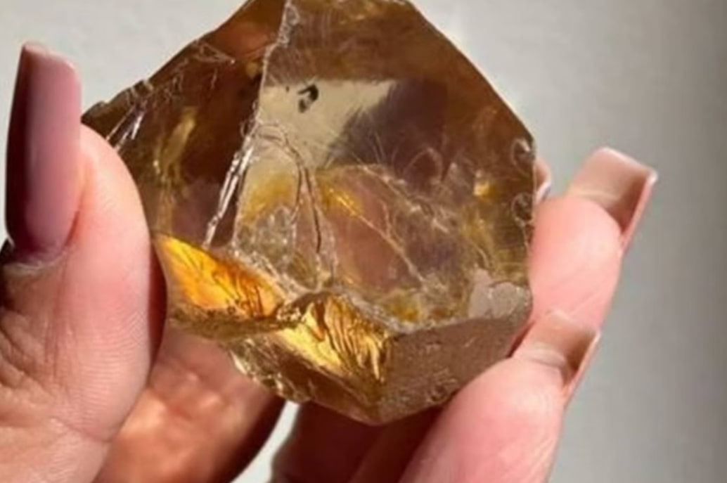 Diamante gigante de R$ 16 milhões achado em MG é o 2º maior do Brasil 1 Diamante gigante de R$ 16 milhões achado em MG é o 2º maior do Brasil - Foto: Reprodução/Instagram