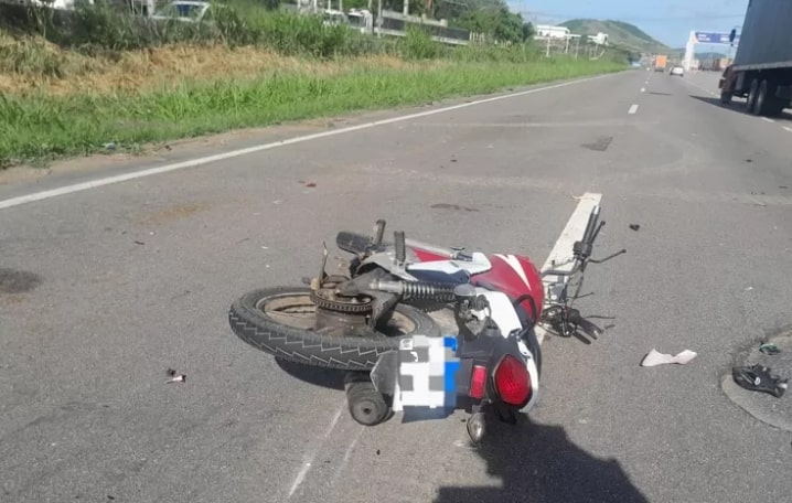 Motociclista morre após colidir com boi na BR-232 1 Motociclista morre após colidir com boi na BR-232 - Foto: Reprodução