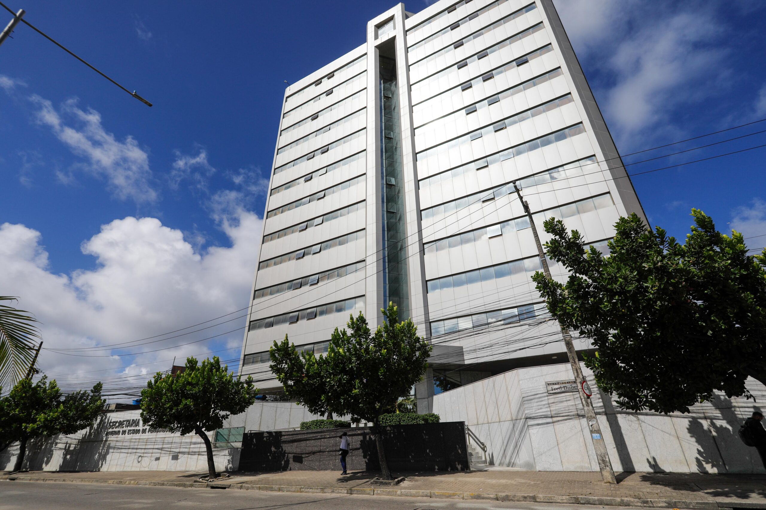 Governo implanta reajuste salarial para 190 mil servidores 1 Governo de PE implanta reajuste salarial para 190 mil servidores - Foto: Mirva Filho