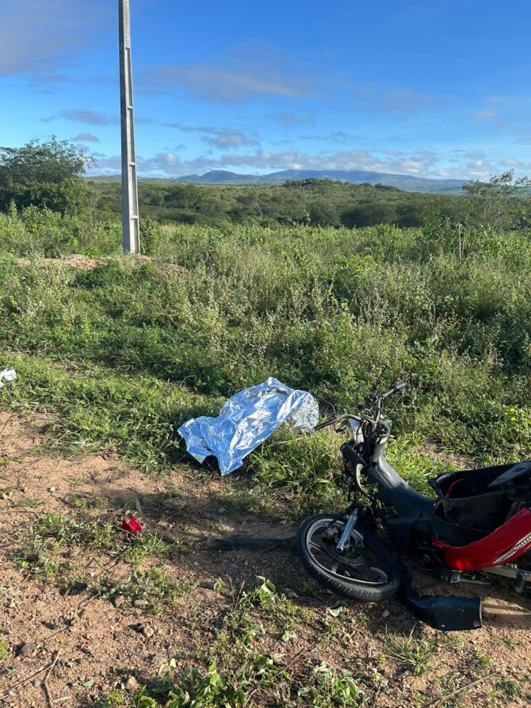 Acidente em rodovia sertaneja deixa duas pessoas mortas e outra ferida
