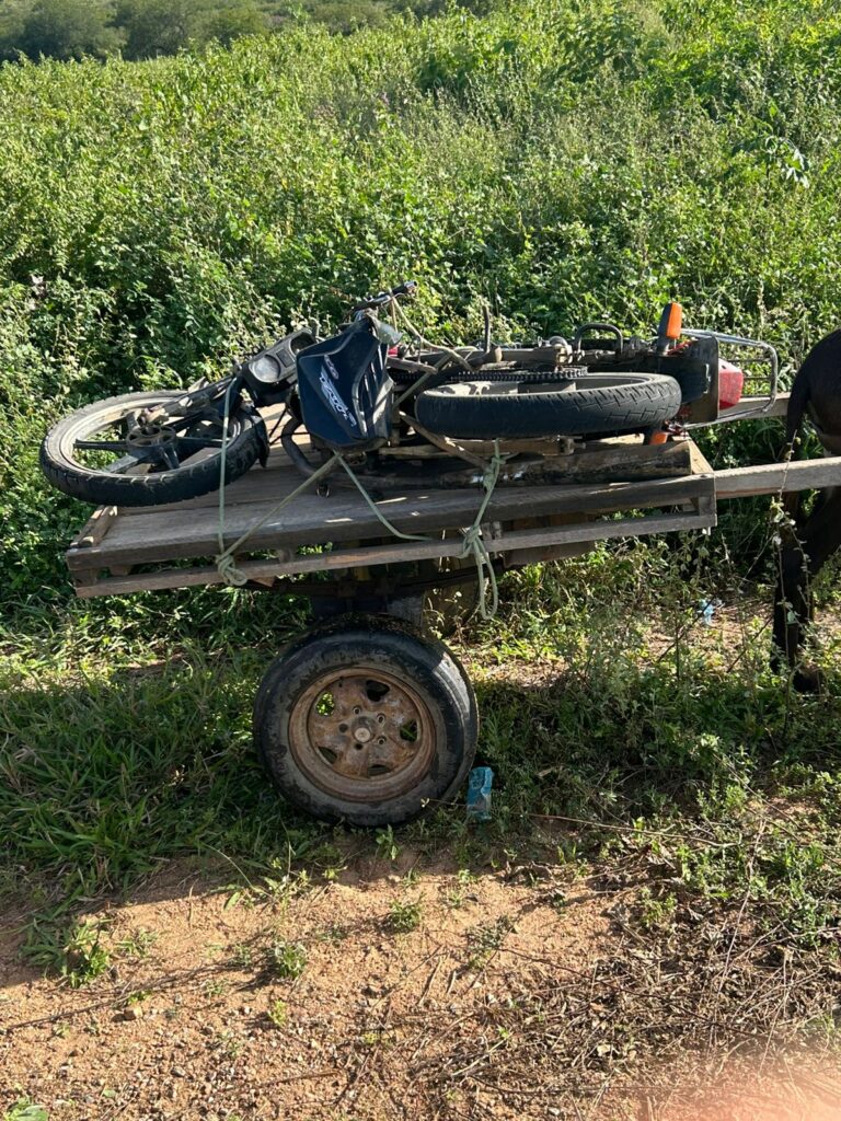 Acidente em rodovia sertaneja deixa duas pessoas mortas e outra ferida