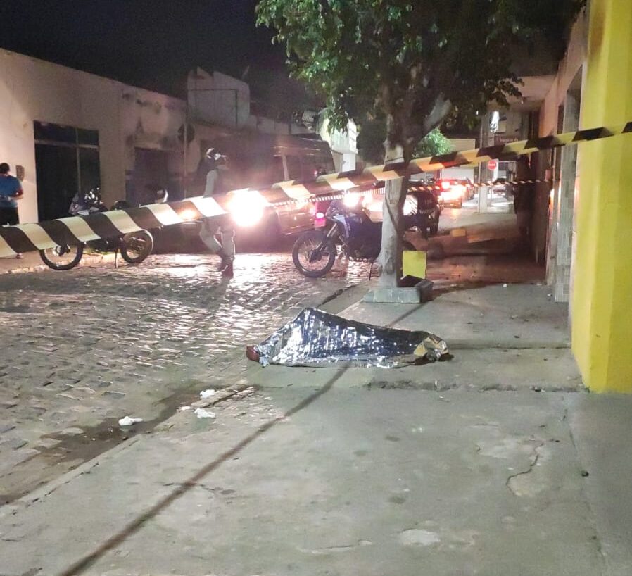 Homem é morto com golpes de faca no Beco do Rio em Serra Talhada nesta 6ª 1 homem morto golpes de faca