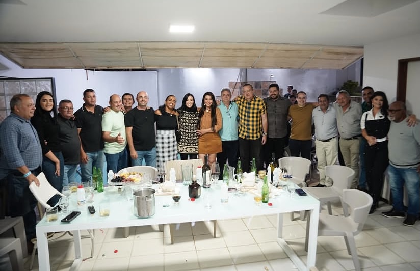Noite foi de trégua entre Márcia e Sebá e grupo vira um aglomerado
