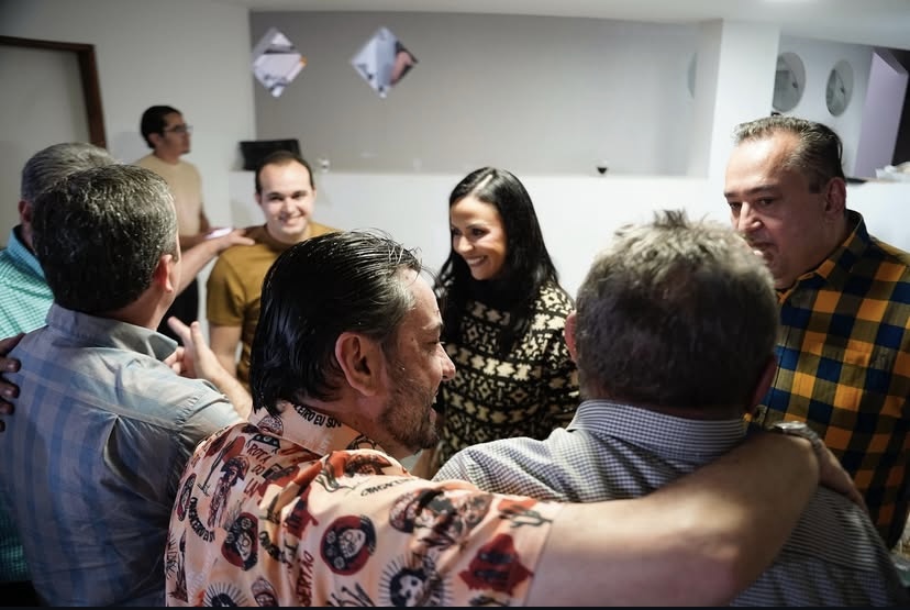 Noite foi de trégua entre Márcia e Sebá e grupo vira um aglomerado