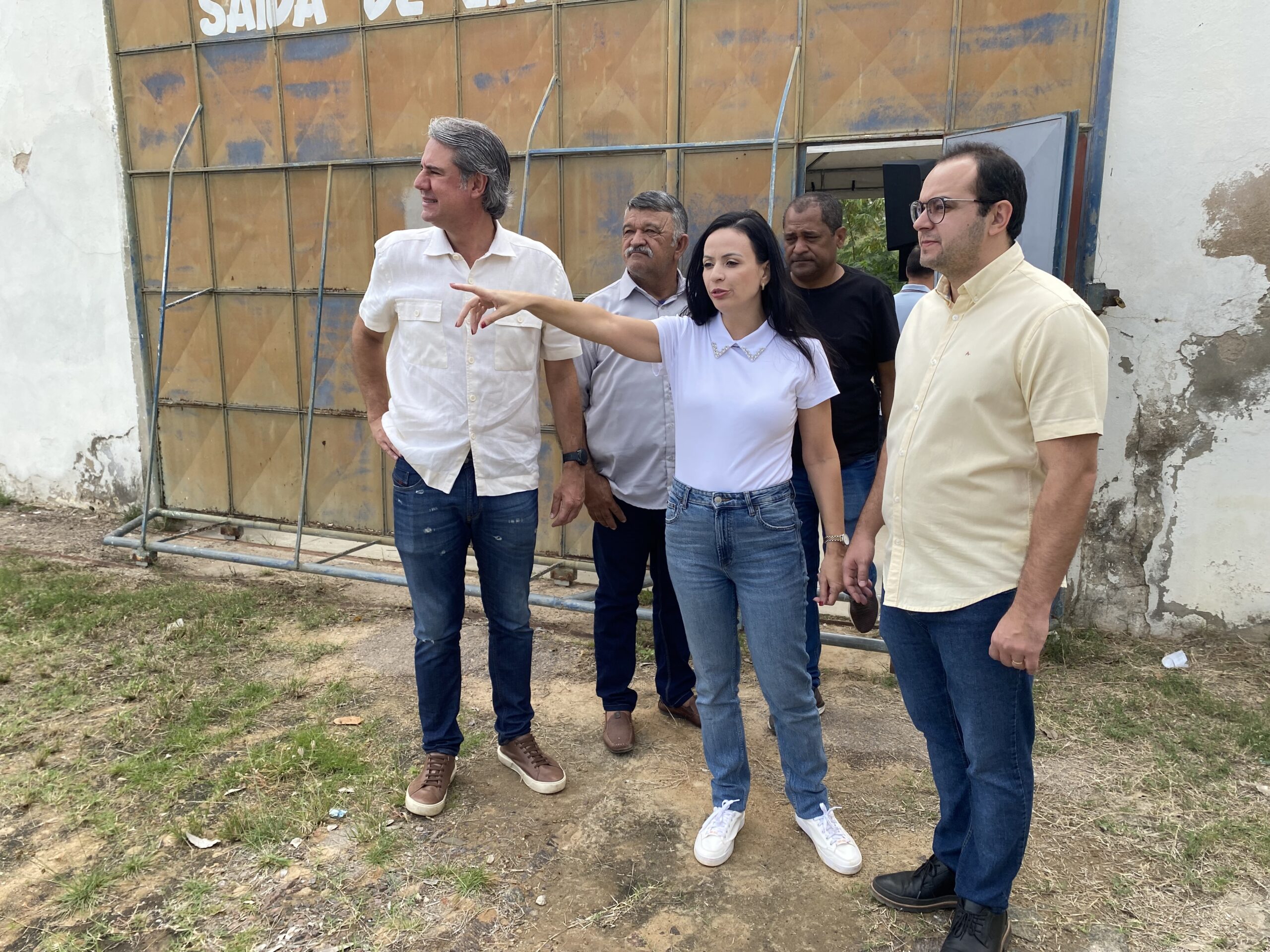 Márcia diz que Monteiro é 'salvador da pátria' e faz anúncios