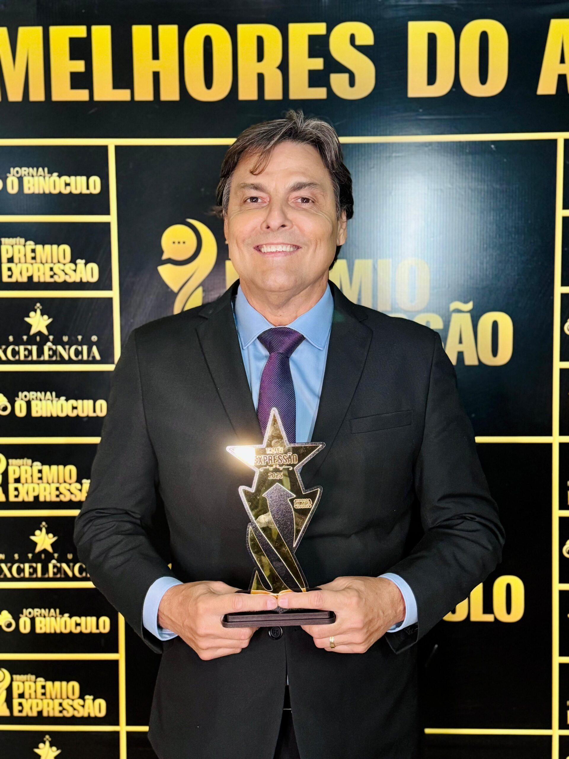 Marconi Santana é homenageado com o Troféu Expressão no Pajeú 1 Fotos: Reprodução