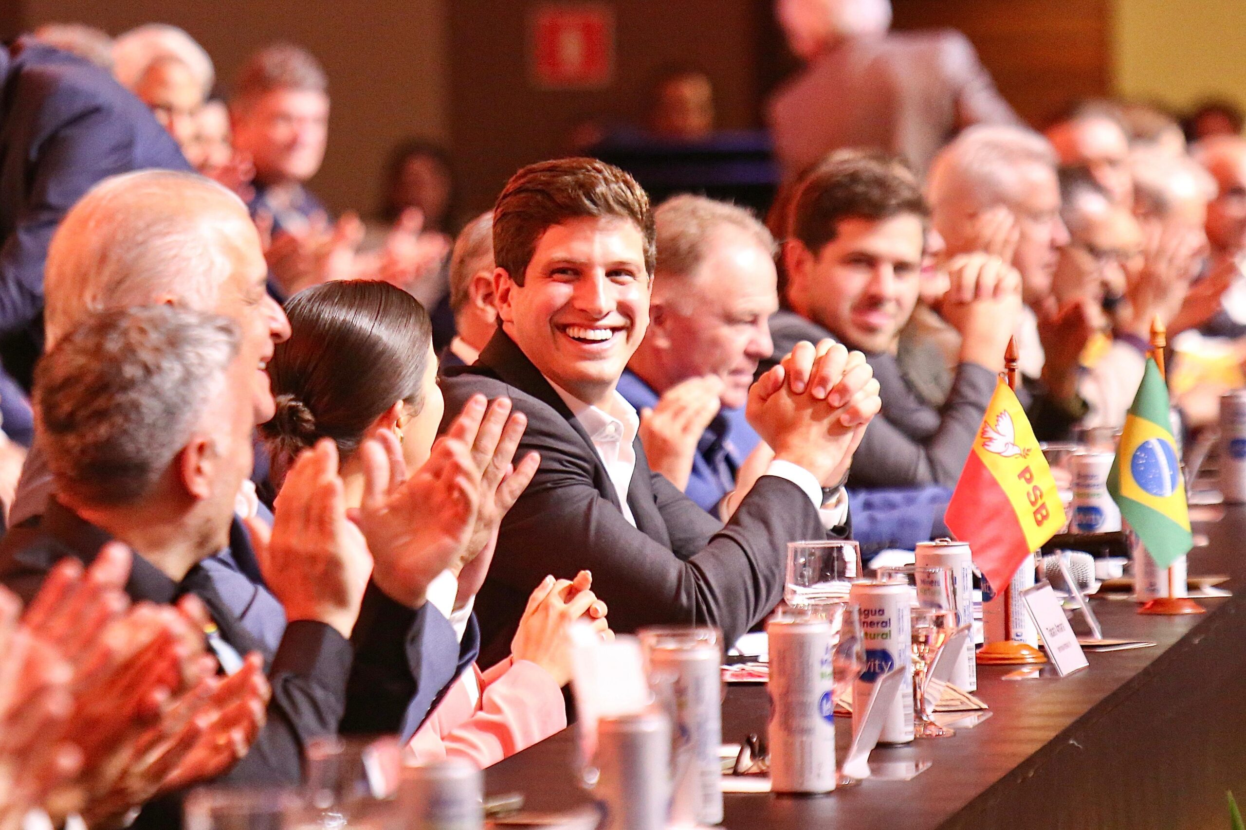 João Campos é eleito presidente nacional do PSB