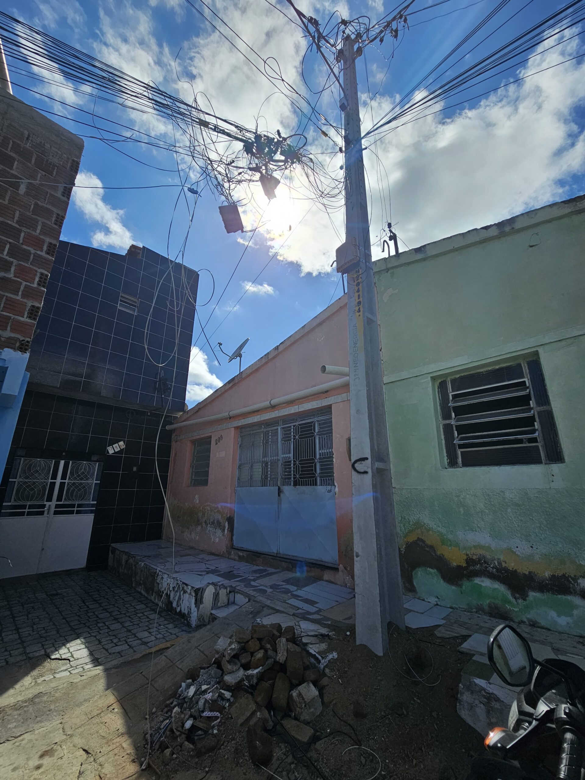 Neonergia troca 'poste do medo', mas falta a parte da Prefeitura de ST