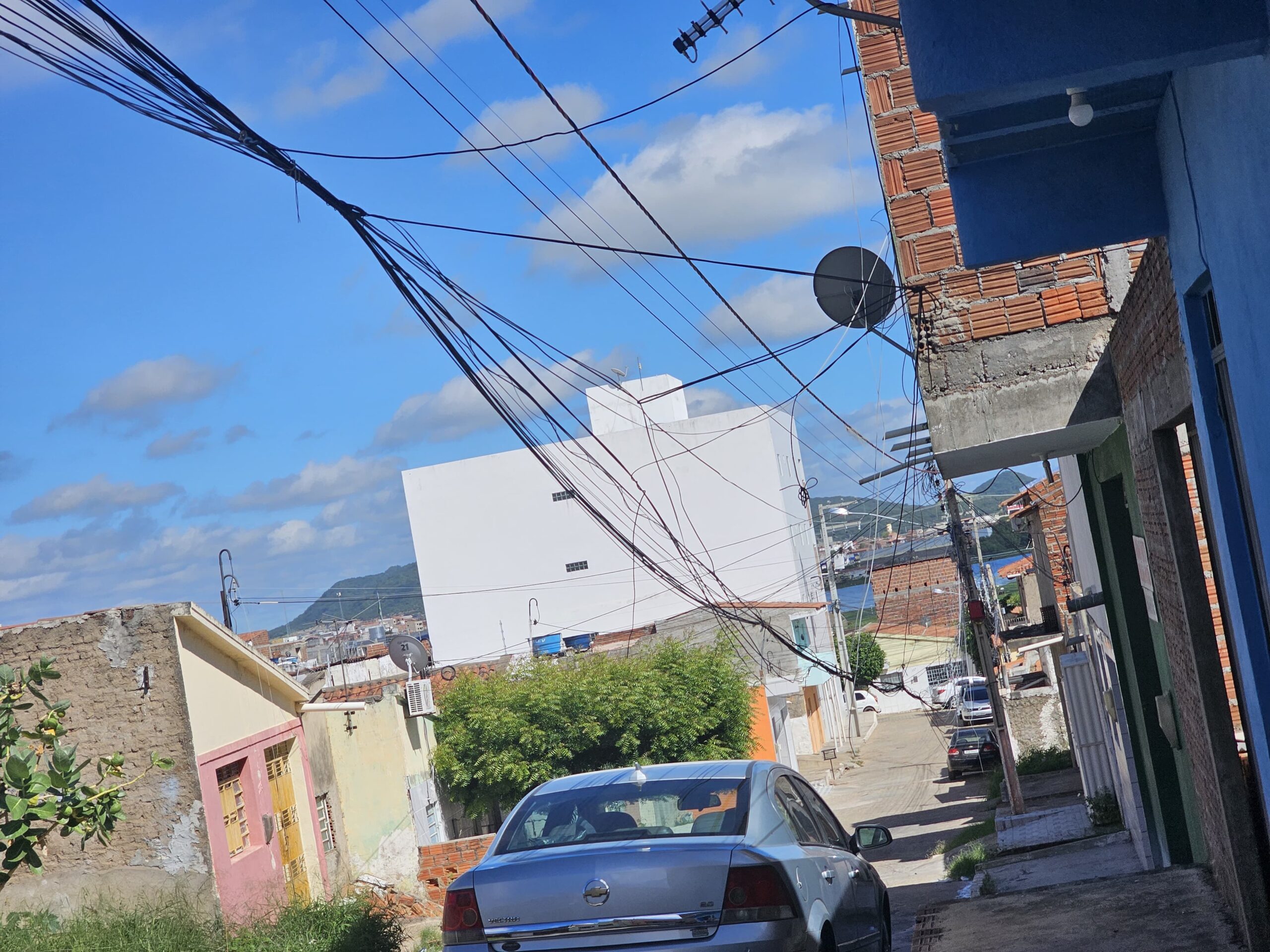 Neonergia troca 'poste do medo', mas falta a parte da Prefeitura de ST