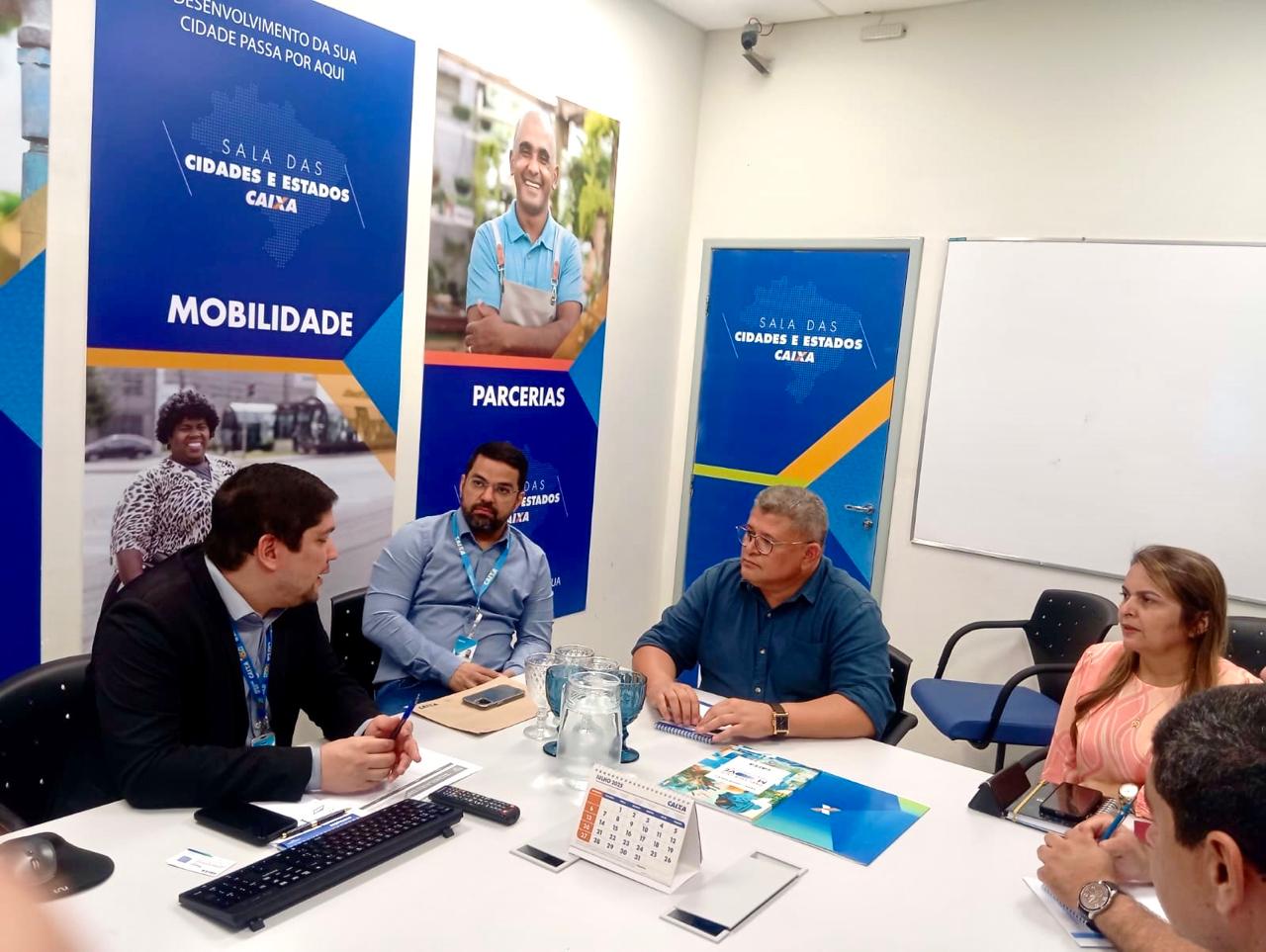 Joelson assina convênio para moradias