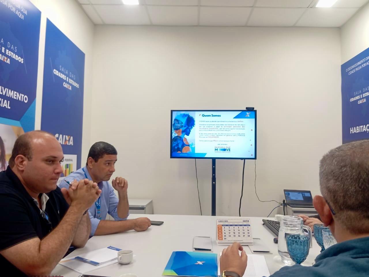 Joelson assina convênio para moradias