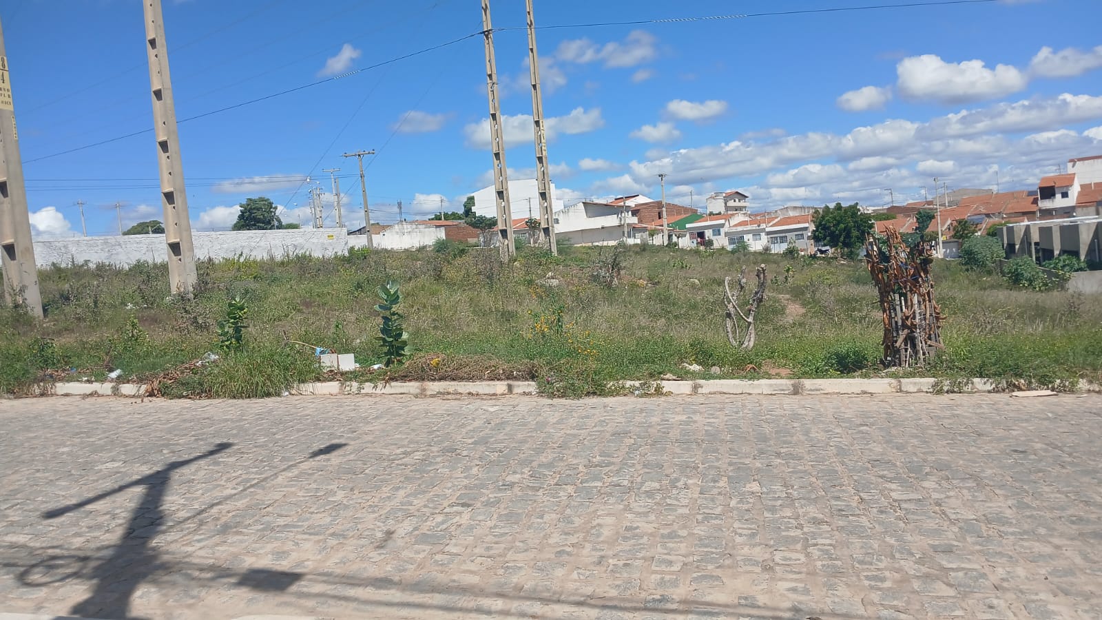 Moradores cobram providências para creche abandonada em bairro de ST