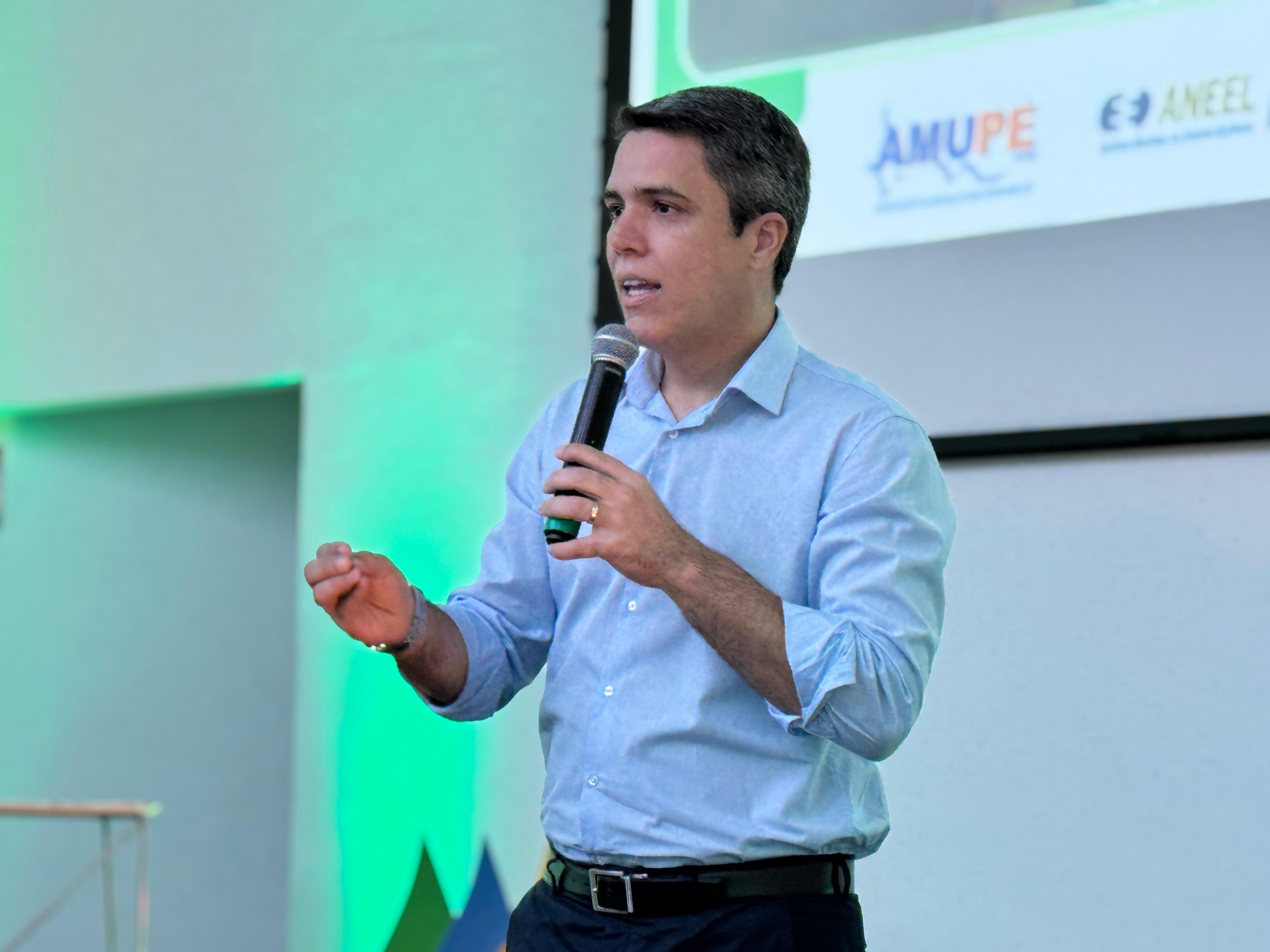Neoenergia e Amupe realizam workshop para prefeitos