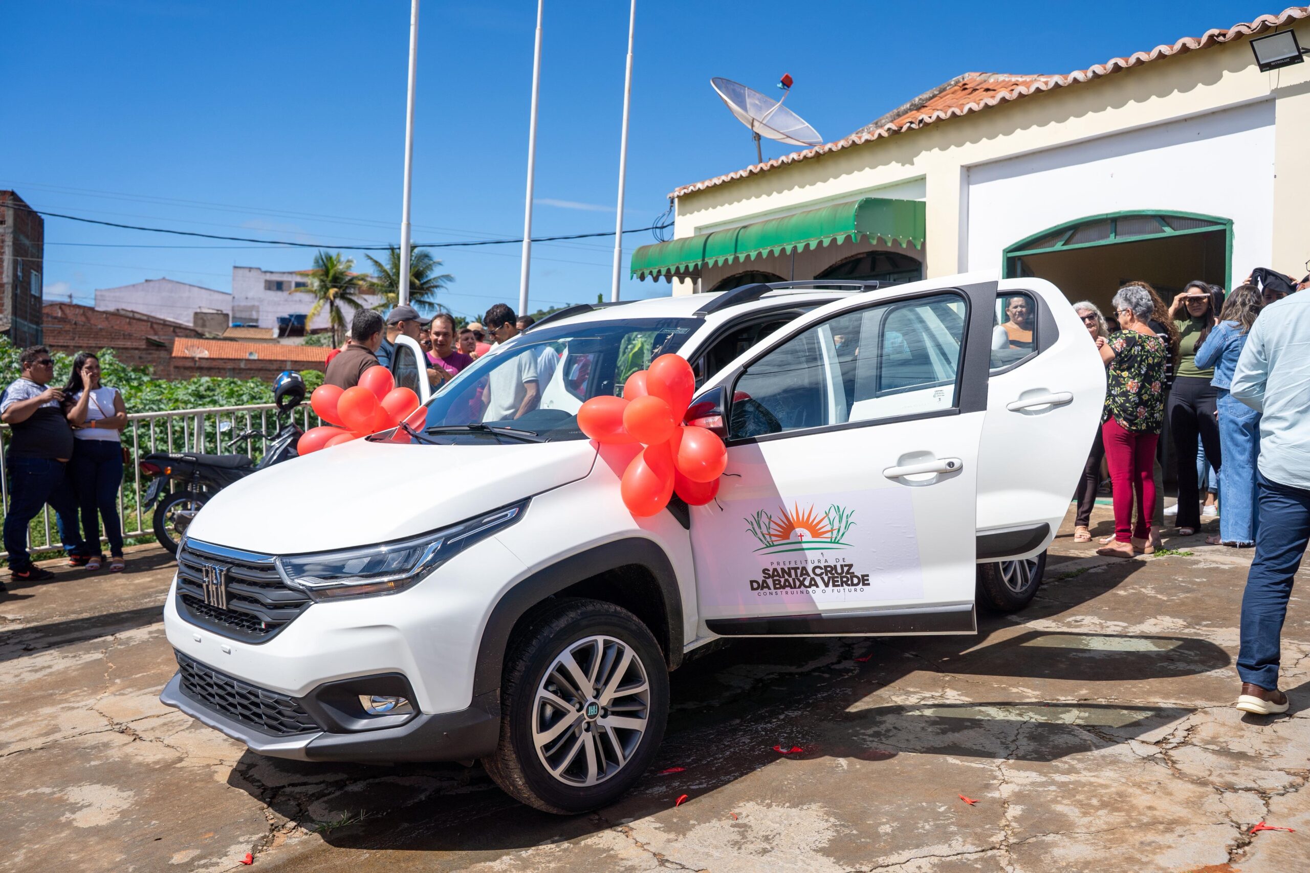 Dr. Ismael adquire carro 0km para Prefeitura de Santa Cruz da Baixa Verde