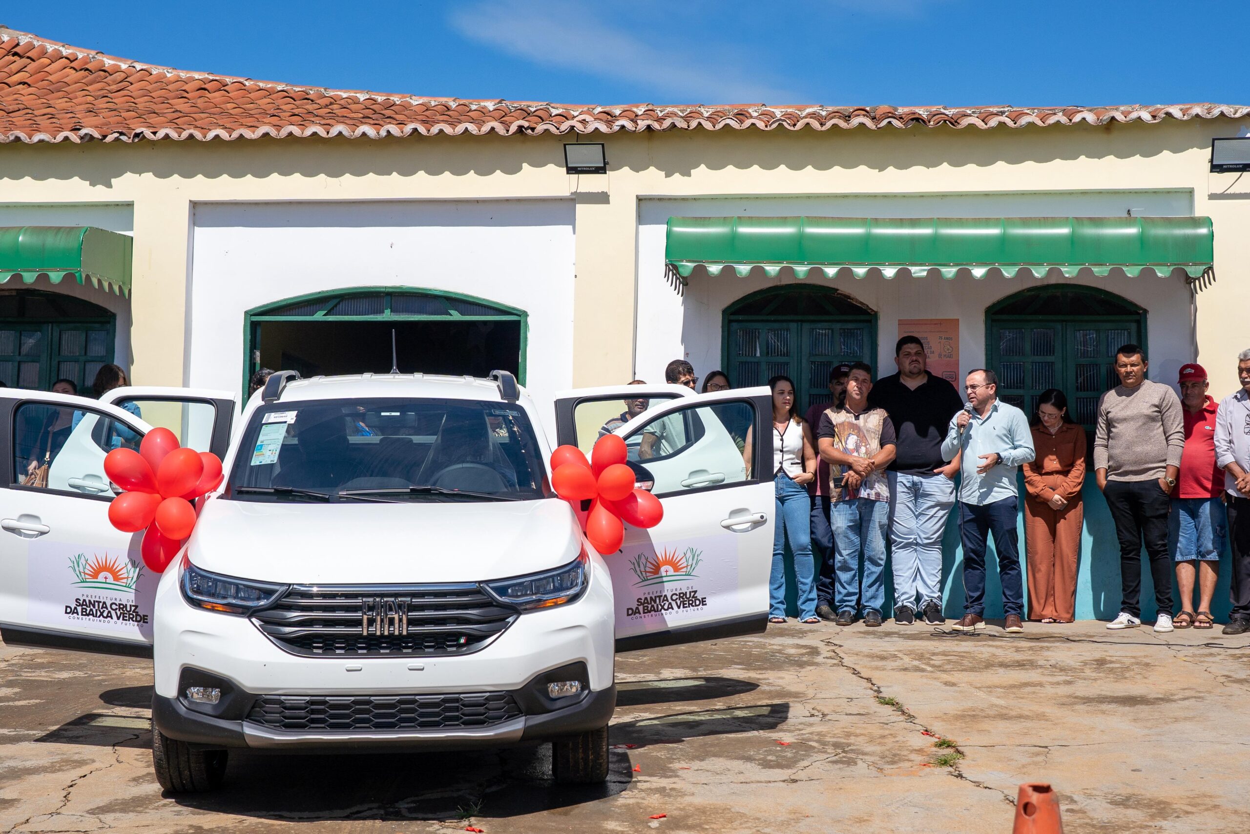 Dr. Ismael adquire carro 0km para Prefeitura de Santa Cruz da Baixa Verde