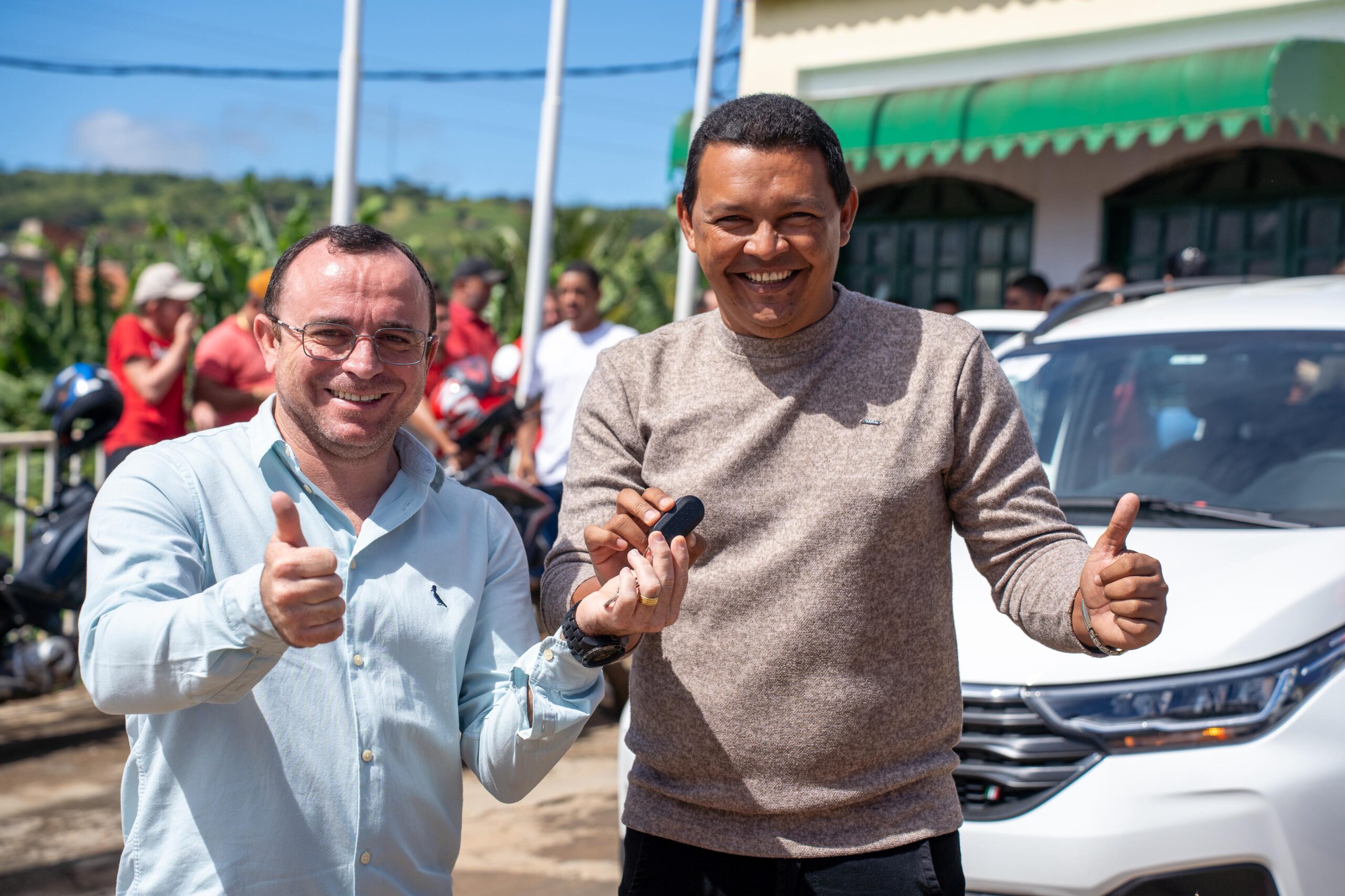 Dr. Ismael adquire carro 0km para Prefeitura de Santa Cruz da Baixa Verde