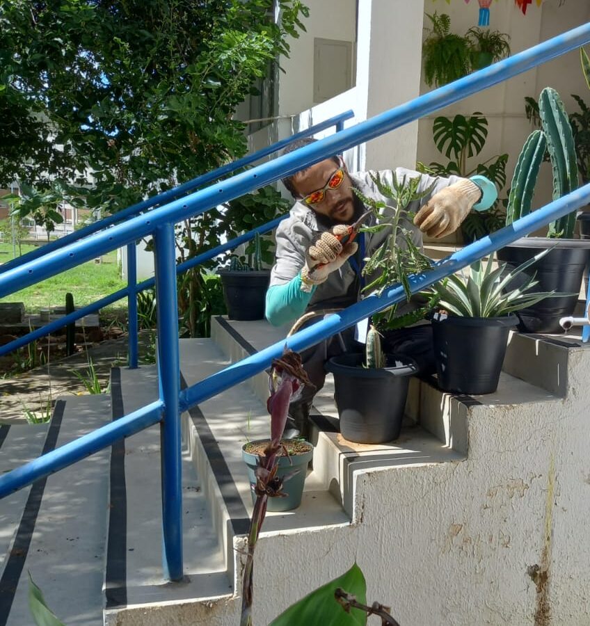 A trajetória do jardineiro da UAST que sonha e luta para ser professor