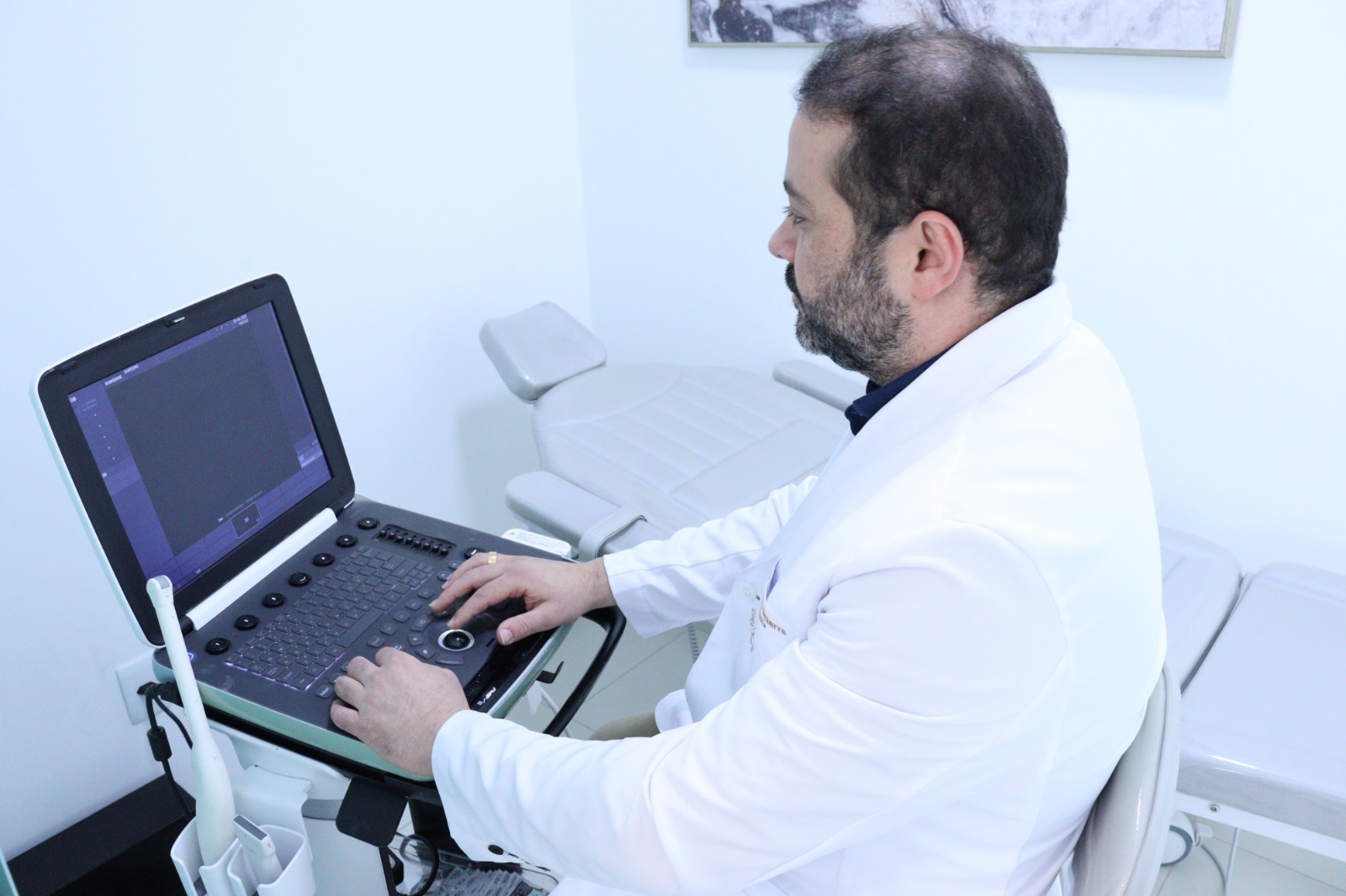 Médico serra-talhadense se prepara para realizar cirurgias robóticas