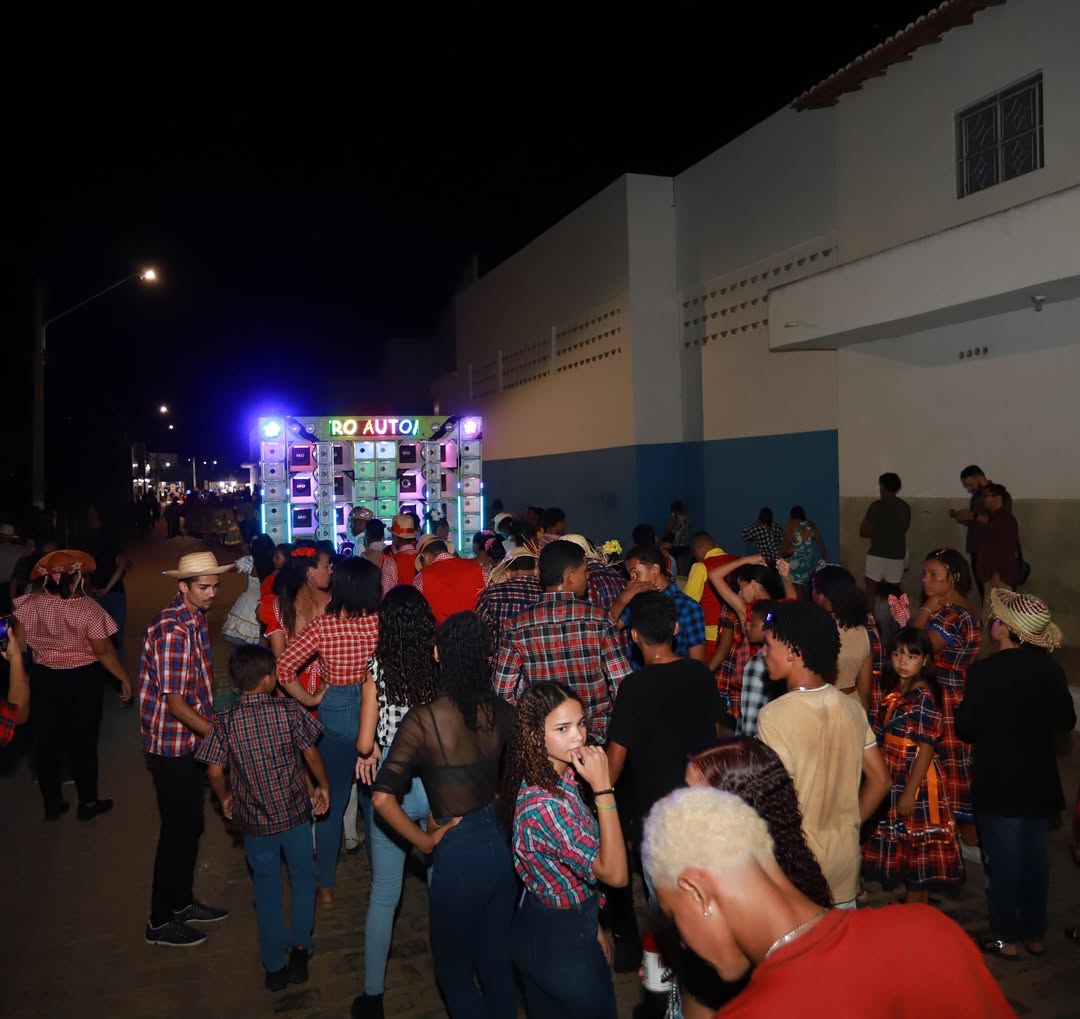 Márcia e equipe abrem festejos em ST no meio das quadrilhas juninas