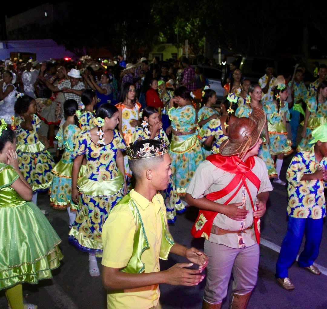 Márcia e equipe abrem festejos em ST no meio das quadrilhas juninas